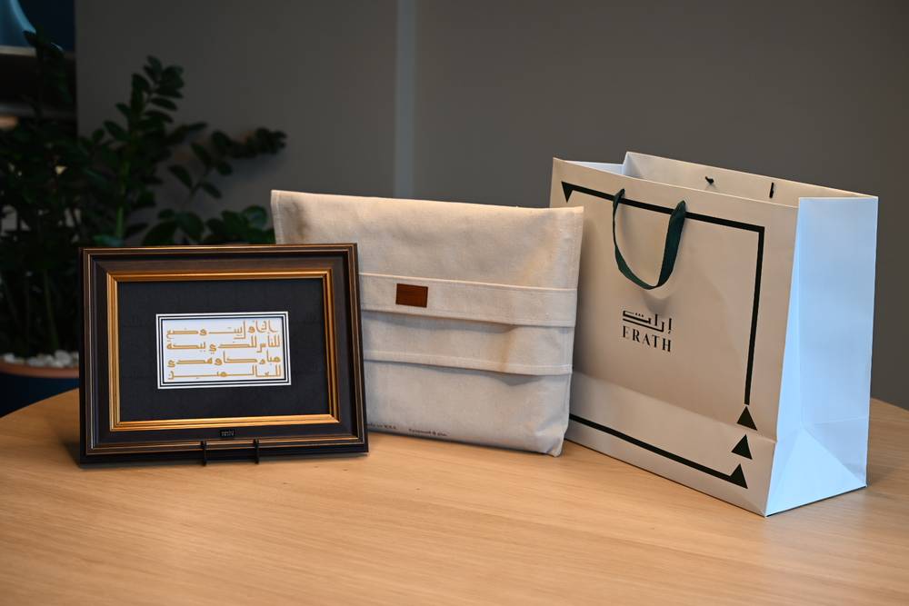 هدايا وتحف سعودية: كيف تختار قطعة تبقى في الذاكرة؟